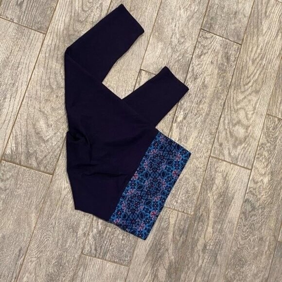 Fabletics XS Crop Leggings Extra Small foldover Waistband Capri Womens Stretch - Picture 6 of 6